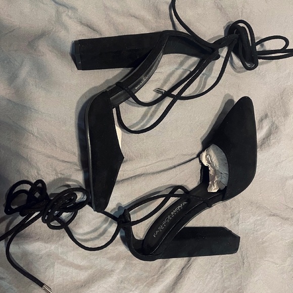 Maryjane Block Heel Pumps - Picture 4 of 4